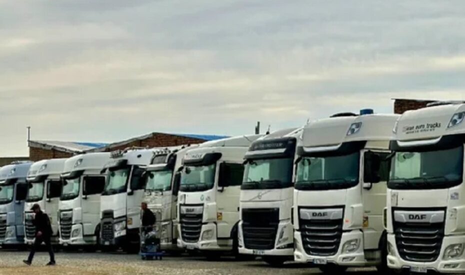 ترخیص خودروهای سنگین و اتوبوس بدون مانع در گمرک